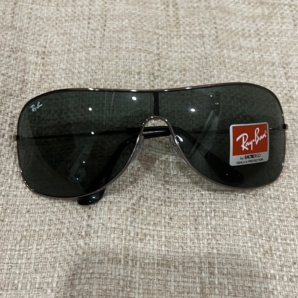 Brand new Ray Ban sunglasses
